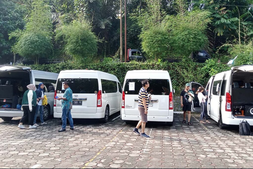 Hiace Wisata Trans