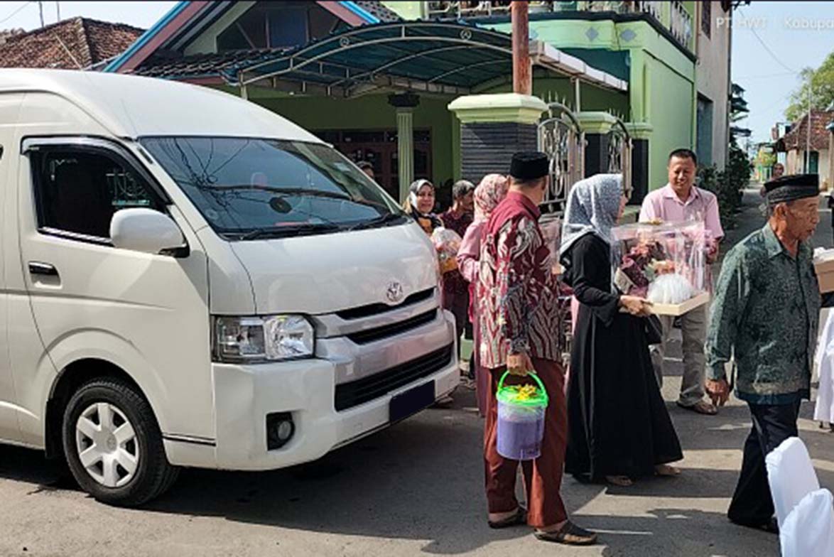 Sewa Hiace Kayu Manis