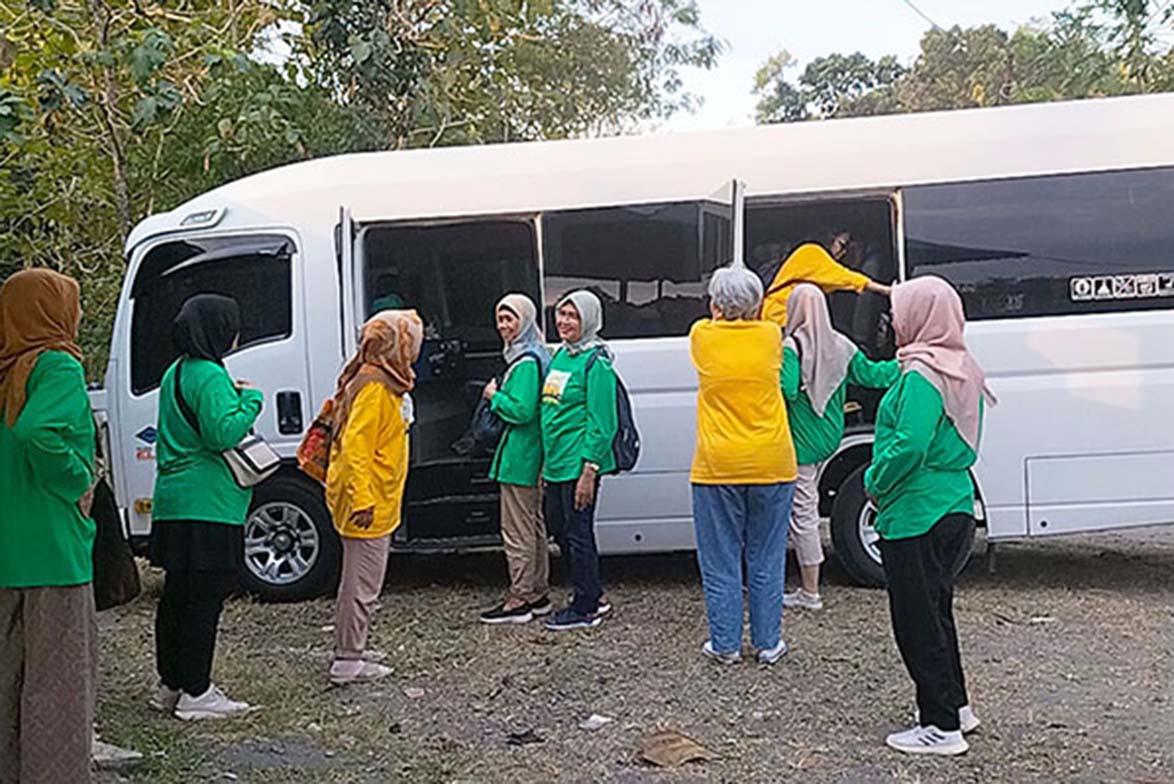 sewa hiace bandara halim